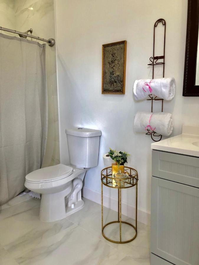 Private Suite Mins From Mia Free Parking 마이애미 외부 사진